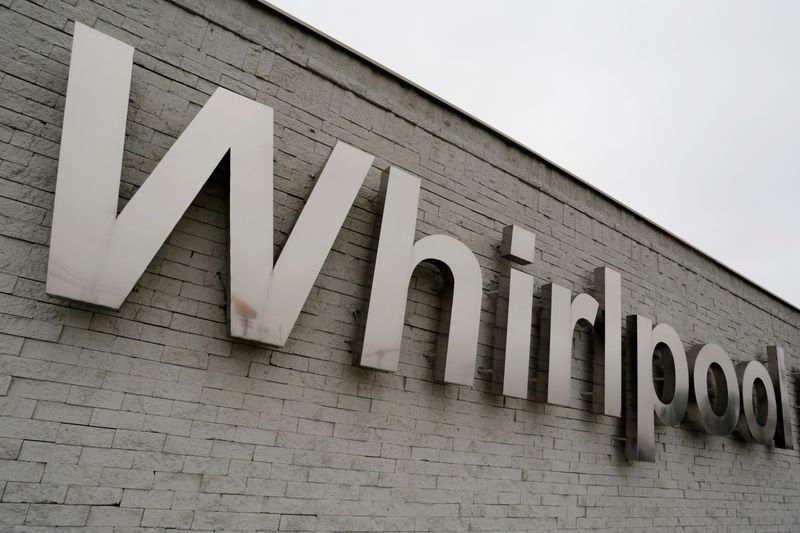 © Reuters. FILE PHOTO: The Whirlpool logo is seen at their plant in Apodaca, Monterrey, Mexico January 27, 2017. REUTERS/Daniel Becerril