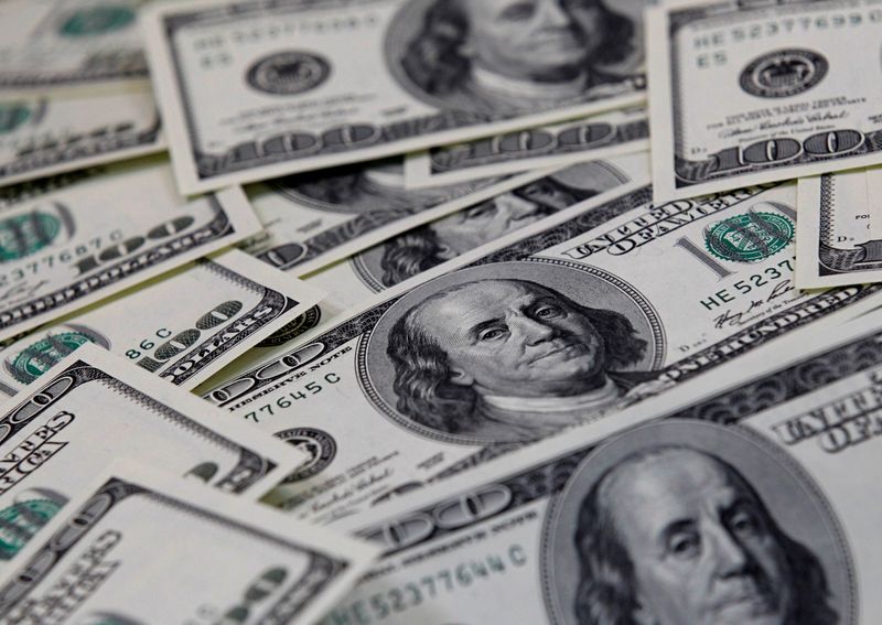 Dólar estende perdas recentes e se aproxima de R$5,10 com foco em inflação de Brasil e EUA