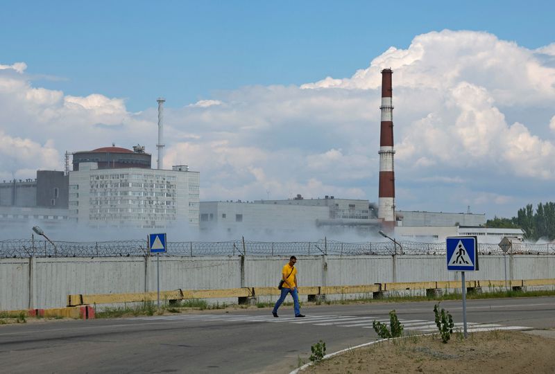 &copy; Reuters. Usina nuclear de Zaporizhzhia, perto de Enerhodar, na Ucrânia
04/08/2022 REUTERS/Alexander Ermochenko