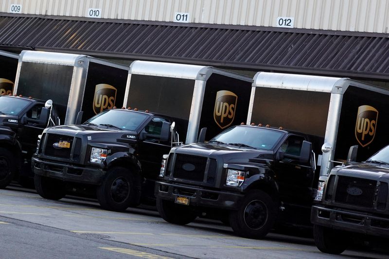 © Reuters. FILE PHOTO: United Parcel Service (UPS) vehicles are seen at a facility in Brooklyn, New York City, U.S., May 9, 2022. REUTERS/Andrew Kelly/File Photo