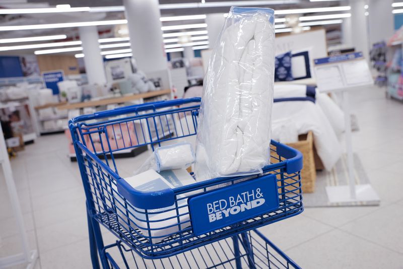 &copy; Reuters. FILE PHOTO: A shopping cart is seen at a Bed Bath & Beyond store in Manhattan, New York City, U.S., June 29, 2022. REUTERS/Andrew Kelly