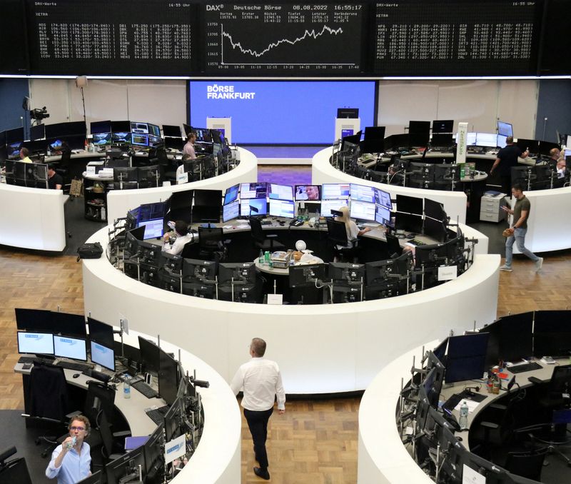 © Reuters. The German share price index DAX graph is pictured at the stock exchange in Frankfurt, Germany, August 8, 2022.    REUTERS/Staff