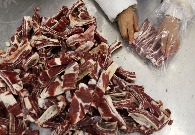 &copy; Reuters. Foto de archivo ilustrativa. Producción de carne bovina en frigorífico de Brasil
15/09/2021
REUTERS/Paulo Whitaker 
