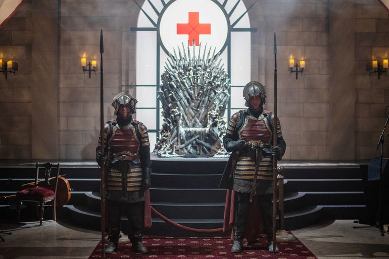 &copy; Reuters. FOTO DE ARCHIVO:Actores representan la guardia del Trono de Hierro en una instalación interactiva de Game Of Thrones en Austian, Texas, EEUU, 8 de marzo del 2019. Foto tomada el 8 de marzo del 2019. REUTERS/Sergio Flores/File Photo