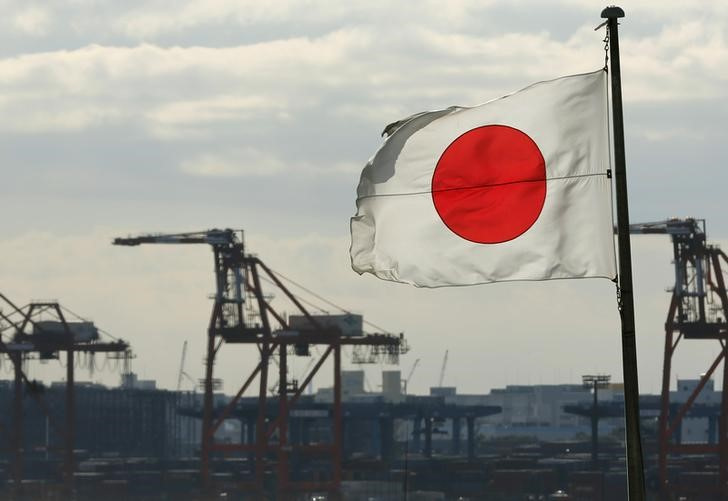 &copy; Reuters. 　８月９日、日本工作機械工業会が発表した７月の工作機械受注（速報値）は前年比５．５％増の１４２４億０４００万円だった。写真は日本の国旗。２０１２年１２月、都内で撮影（２０
