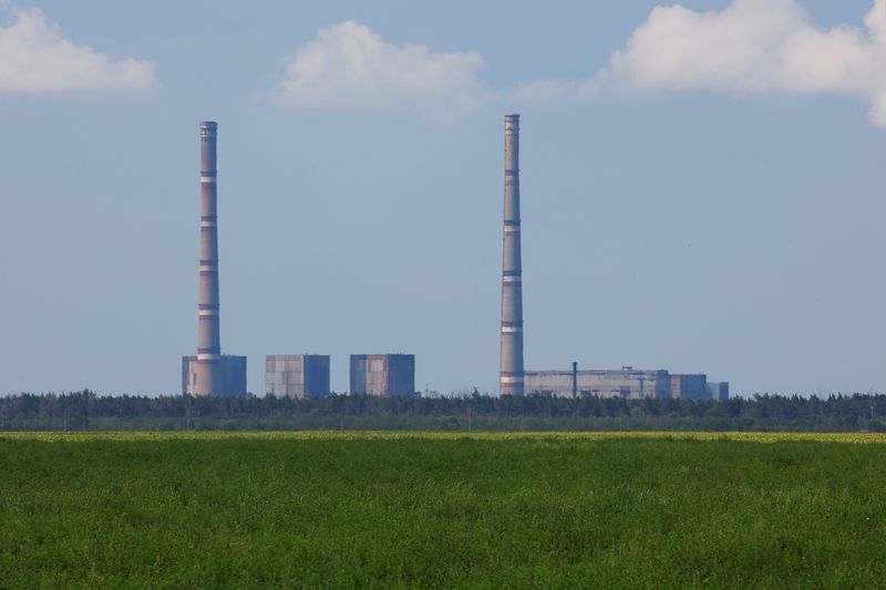 &copy; Reuters. FILE PHOTO: A view shows the Zaporizhzhia thermal power plant in the course of Ukraine-Russia conflict outside the Russian-controlled city of Enerhodar in the Zaporizhzhia region, Ukraine August 4, 2022. REUTERS/Alexander Ermochenko