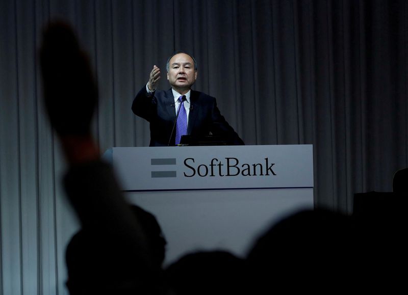 &copy; Reuters. FILE PHOTO: A journalist raises her hand to ask a question to Japan's SoftBank Group Corp Chief Executive Masayoshi Son during a news conference in Tokyo, Japan, November 5, 2018.  REUTERS/Kim Kyung-Hoon/File Photo/File Photo