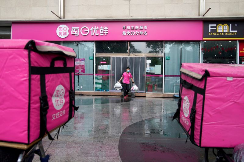 &copy; Reuters. FILE PHOTO: A shop of MissFresh is seen at a street in Shanghai, China June 10, 2021. REUTERS/Aly Song