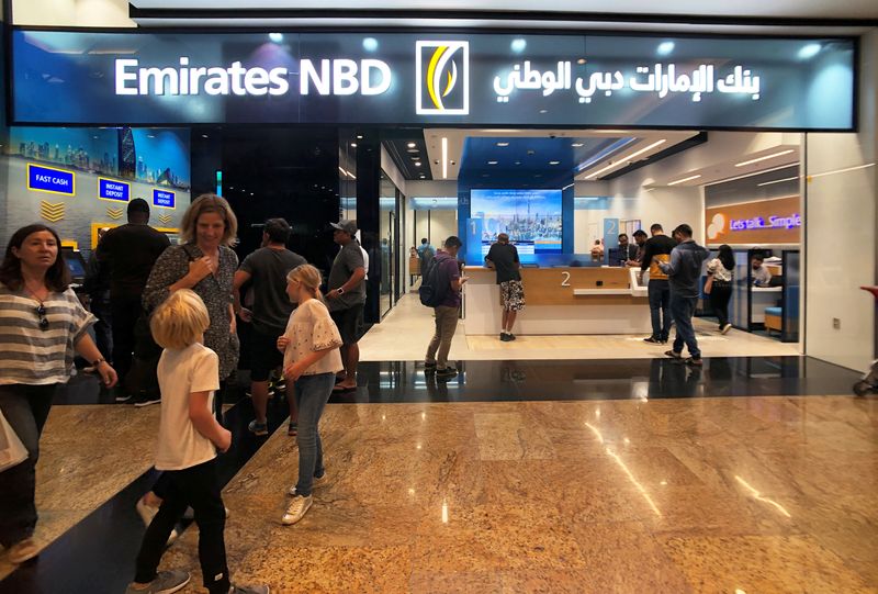 &copy; Reuters. فرع لبنك الإمارات دبي الوطني داخل أحد المراكز التجارية. صورة من أرشيف رويترز