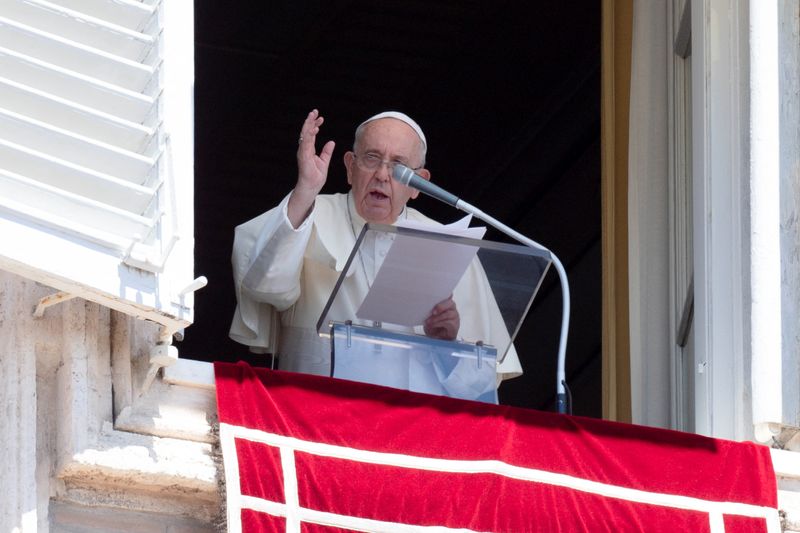 &copy; Reuters. Papa Francisco durante oração do Angelus, no Vaticano
31/07/2022 Vatican Media/­Divulgação via REUTERS