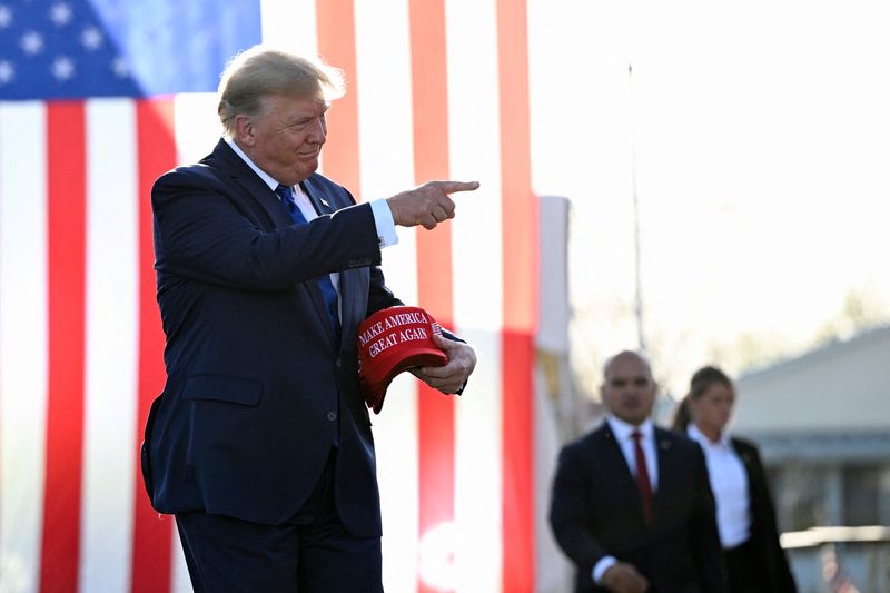 &copy; Reuters. FILE PHOTO: Former U.S. President Donald Trump gestures during a rally to boost Ohio Republican candidates ahead of their May 3 primary election, at the county fairgrounds in Delaware, Ohio, U.S. April 23, 2022. REUTERS/Gaelen Morse/File Photo