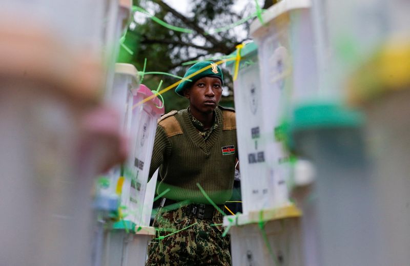 © Reuters. A National Youth Service (NYS) officer stands guard near sealed ballot boxes containing electoral materials at an Independent Electoral and Boundaries Commission (IEBC) tallying centre after the general election in Nairobi, Kenya August 10, 2022. REUTERS/Thomas Mukoya