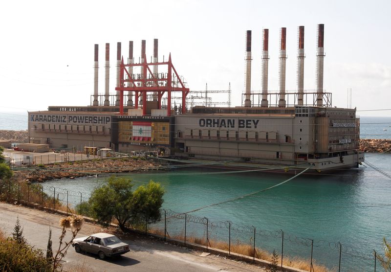 &copy; Reuters. Vista do Karadeniz Powership Orhan Bey, um navio gerador de eletricidade da Turquia, ancorado no porto de Jiyeh, Líbano, em 10 de agosto de 2021. Foto tirada em 10 de agosto de 2021. REUTERS/Aziz Taher