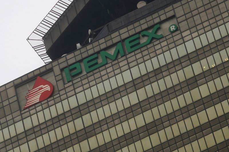 &copy; Reuters. FILE PHOTO: The Pemex logo is seen at its headquarters in Mexico City, Mexico April 20, 2020. REUTERS/Edgard Garrido/File Photo