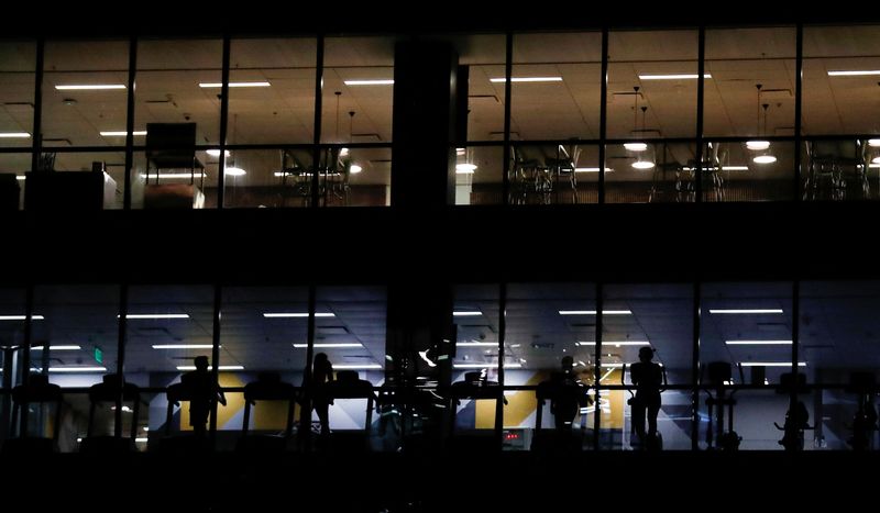 &copy; Reuters. FILE PHOTO: People exercise inside an office building, in Buenos Aires, Argentina August 9, 2022. REUTERS/Agustin Marcarian