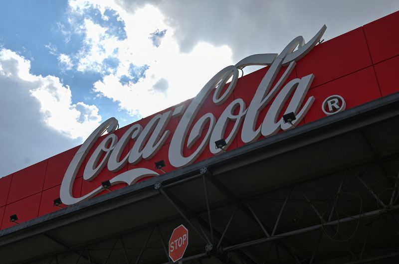 &copy; Reuters. FILE PHOTO: A view shows the logo of Coca-Cola at the company's plant in Azov in the Rostov region, Russia March 9, 2022. REUTERS/Sergey Pivovarov