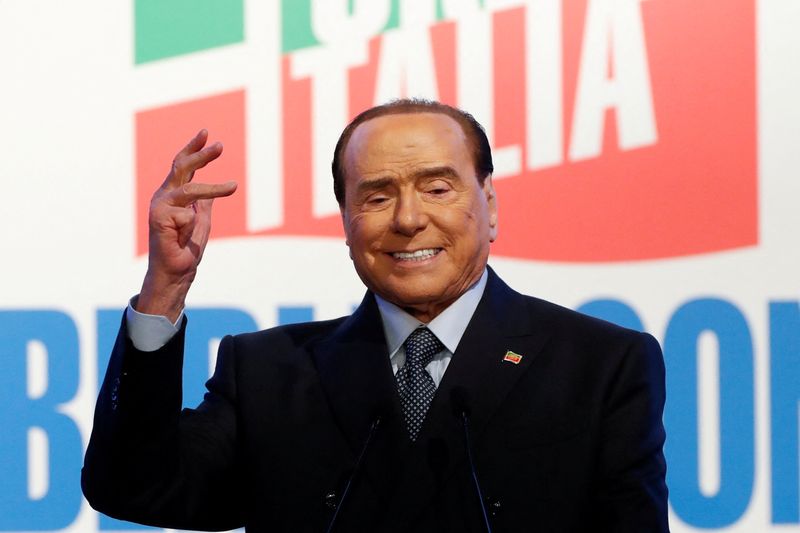 &copy; Reuters. Ex-primeiro-ministro da Itália Silvio Berlusconi durante comício em Roma
09/04/2022 REUTERS/Remo Casilli