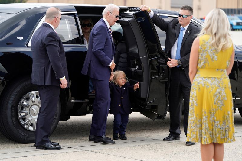 &copy; Reuters. U.S. President Joe Biden steps from a limousine with his grandson Beau Biden before boarding Air Force One for Charleston, South Carolina, from Joint Base Andrews in Maryland, U.S., August 10, 2022.      REUTERS/Joshua Roberts