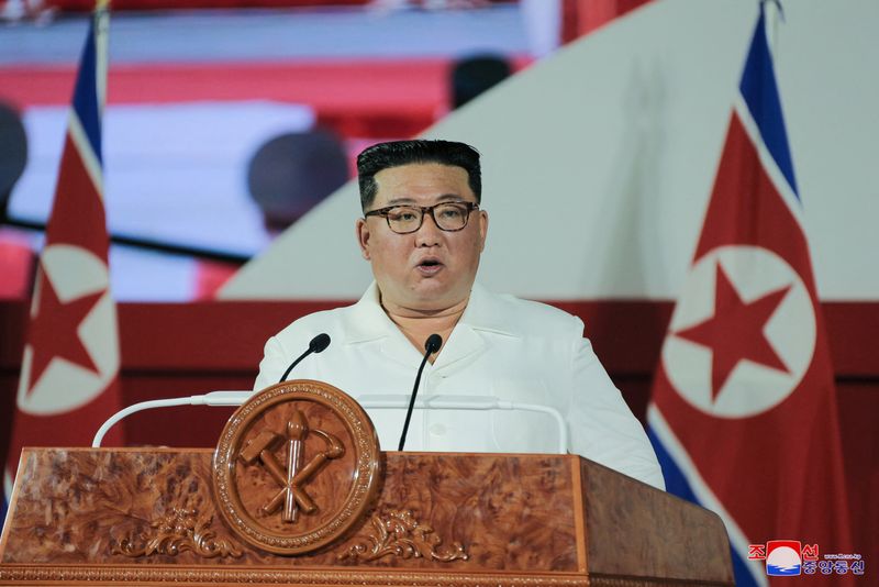 &copy; Reuters. 北朝鮮の金正恩朝鮮労働党委員長が新型コロナウイルスとの戦いに勝利したと宣言し、５月に導入した感染拡大抑制措置の解除を命じた。北朝鮮国営の朝鮮中央通信（ＫＣＮＡ）が１１日に