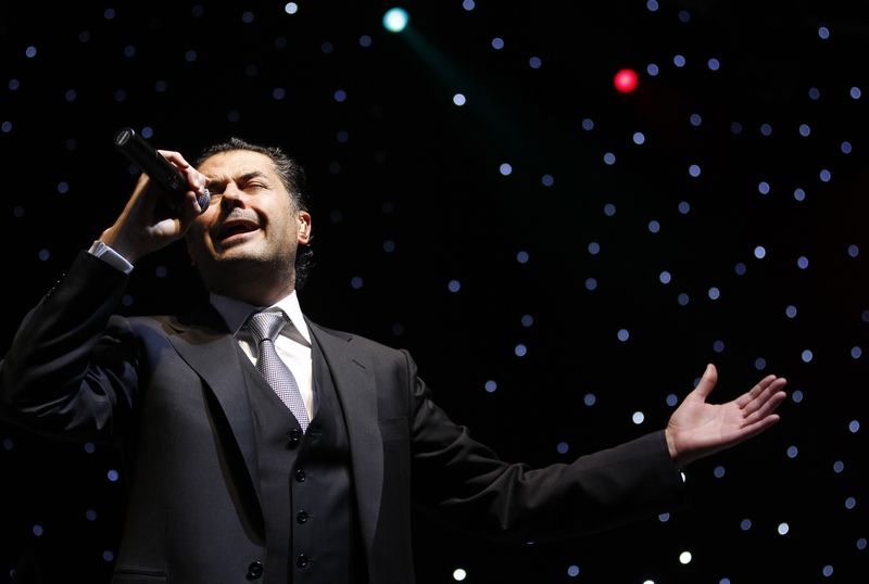 &copy; Reuters. المغني اللبناني راغب علامة في صورة من أرشيف رويترز.