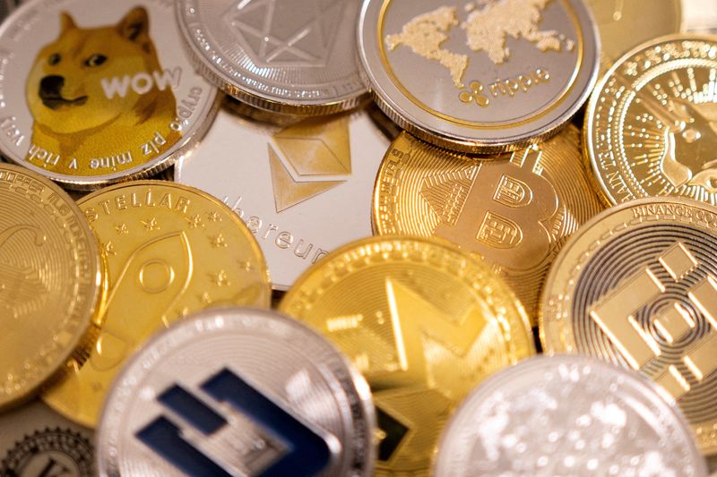 &copy; Reuters. FILE PHOTO: Representations of cryptocurrencies in this illustration taken January 24, 2022. REUTERS/Dado Ruvic/Illustration/