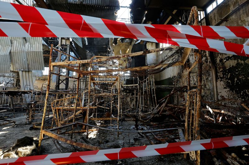 &copy; Reuters. منظر داخلي لمبنى سجن تضرر جراء القصف الروسي لأوكرانيا في أولينيفكا في منطقة دونيتسك بأوكرانيا يوم الأربعاء. في صورة تم التقاطها خلال جولة إ