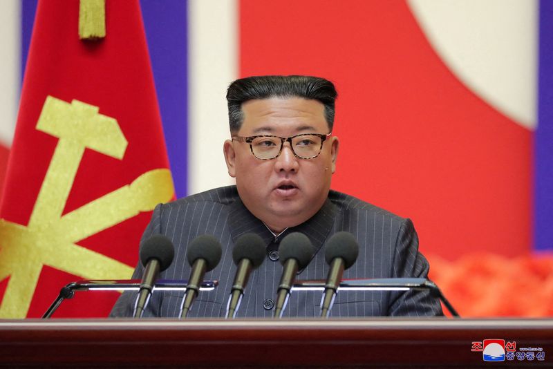 &copy; Reuters. زعيم كوريا الشمالية كيم جونج أون يتحدث في في بيونجيانج في كوريا الشمالية في صورة غير مؤرخة حصلت عليها رويترز من وكالة الأنباء الكورية المرك