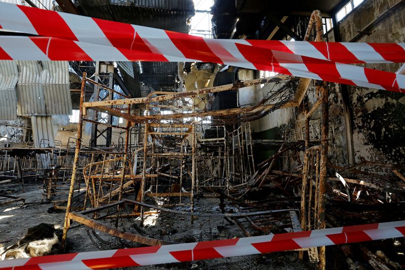 &copy; Reuters. Una vista interior del edificio una prisión dañada por los bombardeos en julio en el curso del conflicto entre Ucrania y Rusia, en el asentamiento de Olenivka en la región de Donetsk, Ucrania, 10 de agosto de 2022, en esta imagen tomada durante una gir