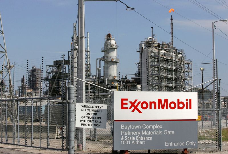 &copy; Reuters. FILE PHOTO: A view of the Exxon Mobil refinery in Baytown, Texas September 15, 2008.  REUTERS/Jessica Rinaldi 