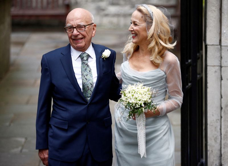 &copy; Reuters. FILE PHOTO: Media Mogul Rupert Murdoch and former supermodel Jerry Hall pose for a photograph outside St Bride's church following a service to celebrate their wedding which took place on Friday, in London, Britain March 5, 2016.   REUTERS/Peter Nicholls/F