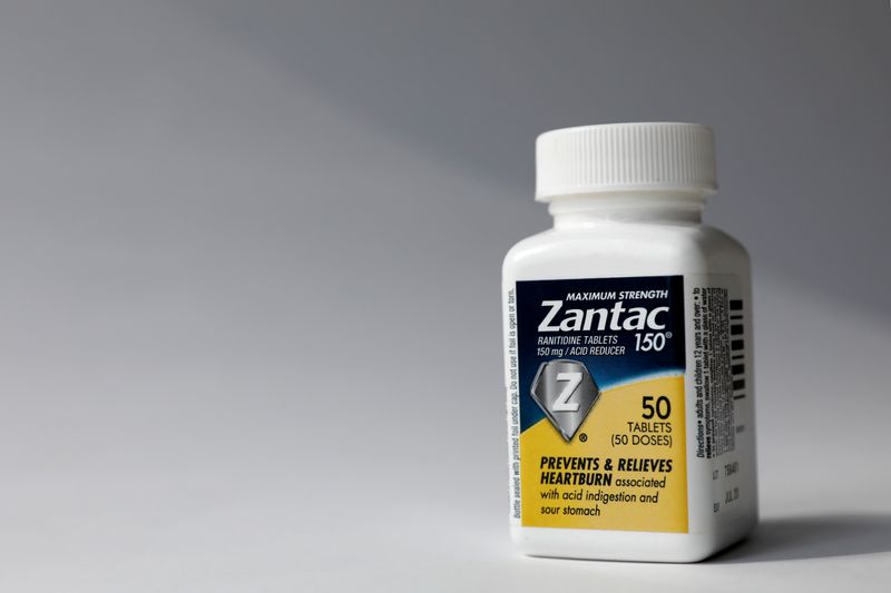 &copy; Reuters. Imagen de archivo ilustrativa de un frasco del medicamento para la acidez estomacal Zantac tomada el 1 de octubre de 2019. REUTERS/Brendan McDermid/Ilustración/Archivo