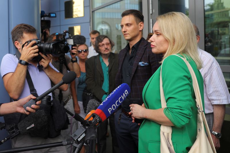 &copy; Reuters. FILE PHOTO: Former Russian state TV employee Marina Ovsyannikova, who staged an anti-war protest on live state television and was later charged with public activity aimed at discrediting the Russian army amid Ukraine-Russia conflict, attends a court heari