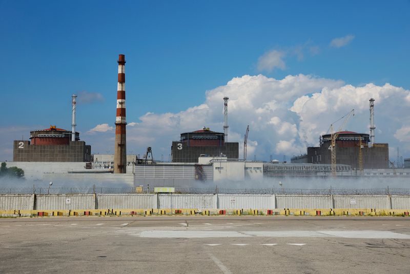 &copy; Reuters. FILE PHOTO: A view shows the Zaporizhzhia Nuclear Power Plant in the course of Ukraine-Russia conflict outside the Russian-controlled city of Enerhodar in the Zaporizhzhia region, Ukraine August 4, 2022. REUTERS/Alexander Ermochenko