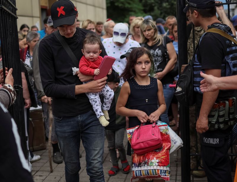 &copy; Reuters. ウクライナのベレシチュク副首相はロシア軍との激しい戦闘が続く東部ドネツク州から、冬が来る前に住民の３分の２を避難させることを目指していると述べた。６月１８日、ドネツク州で