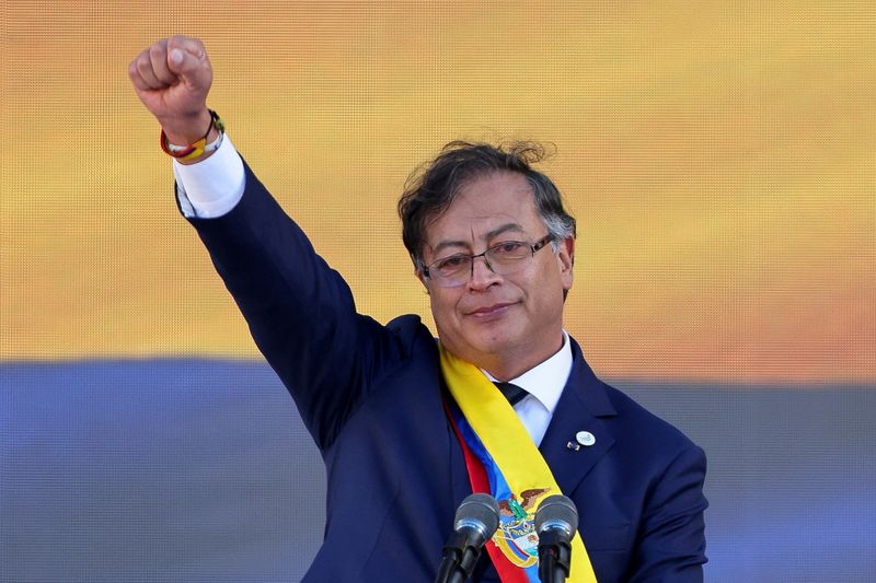 &copy; Reuters. FILE PHOTO: Gustavo Petro gestures during his swearing-in ceremony at Plaza Bolivar, in Bogota, Colombia August 7, 2022. REUTERS/Luisa Gonzalez/File Photo