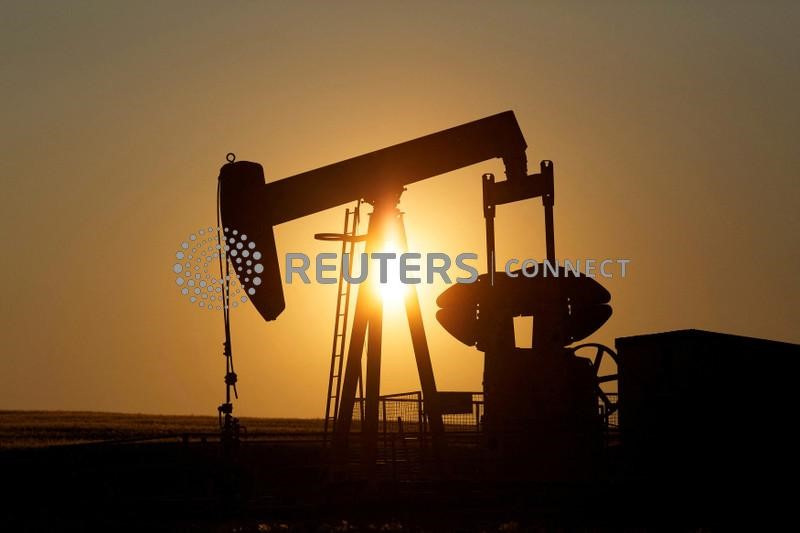 &copy; Reuters. 米国時間の原油先物は２ドル超上昇した。２０１４年７月、カナダ・アルバータ州で撮影（２０２２年　ロイター/Todd Korol/File Photo）