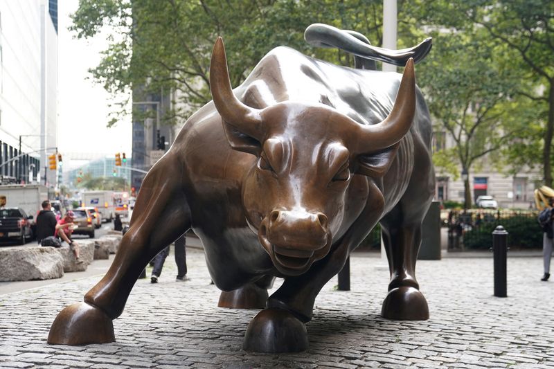 &copy; Reuters. FILE PHOTO: The Charging Bull statue, also known as the Wall St. Bull, is pictured in the financial district  in the Manhattan borough of New York City, New York, U.S., September 9, 2020. REUTERS/Carlo Allegri/