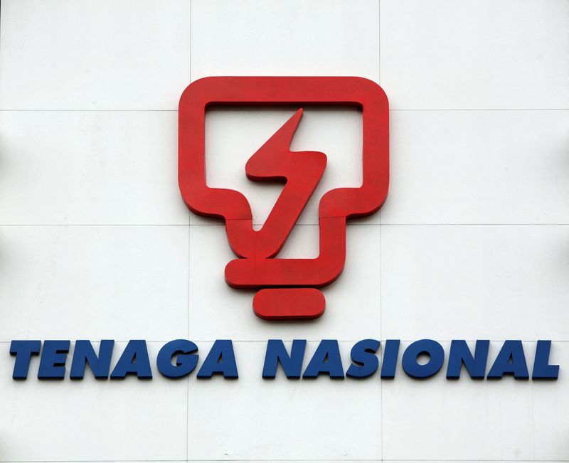 © Reuters. FILE PHOTO: The logo of Tenaga Nasional Bhd is seen at its office in Kuala Lumpur December 3, 2013. Shares of Malaysian state power firm Tenaga Nasional Bhd surged on Tuesday after the government said it is raising electricity tariffs by 15 percent on average from the start of next year. REUTERS/Samsul Said  