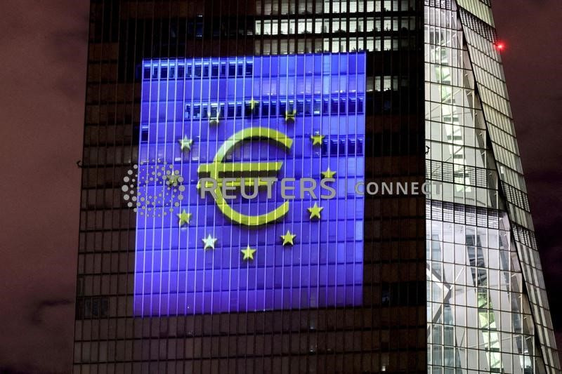 &copy; Reuters. Il logo dell'Euro sulla sede della Bce a Francoforte. REUTERS/Wolfgang Rattay