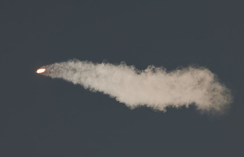 © Reuters. Foguete SpaceX Falcon 9 decola, carregando 53 satélites de internet Starlink, do Centro Espacial Kennedy em Cabo Canaveral (EUA)
18/05/2022
REUTERS/Joe Skipper