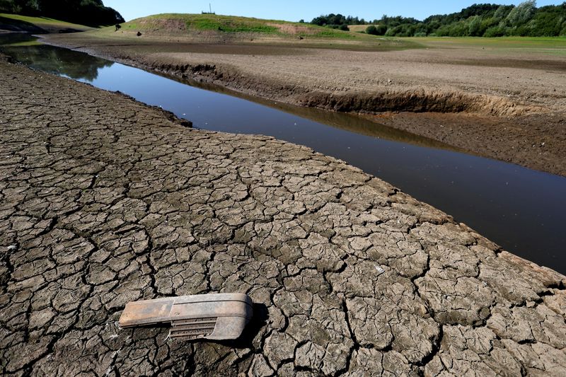 &copy; Reuters. Rachaduras em reservatório de Tittesworth Reservoir, em Leek, no Reino Unido
12/08/2022
REUTERS/Carl Recine