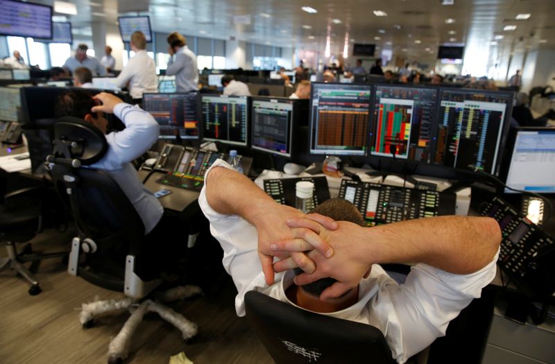&copy; Reuters. Les Bourses européennes ont terminé en hausse vendredi. À Paris, le CAC 40 a gagné 0,14%. À Londres, le FTSE 100 a avancé de 0,47% et à Francfort, le Dax a pris 0,74 %. /Photo d'archives/REUTERS/Russell Boyce
