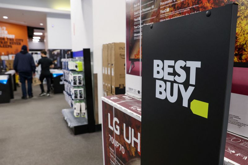 &copy; Reuters. FILE PHOTO: Signage is seen in a Best Buy store in Manhattan, New York City, U.S., November 22, 2021. REUTERS/Andrew Kelly/File Photo