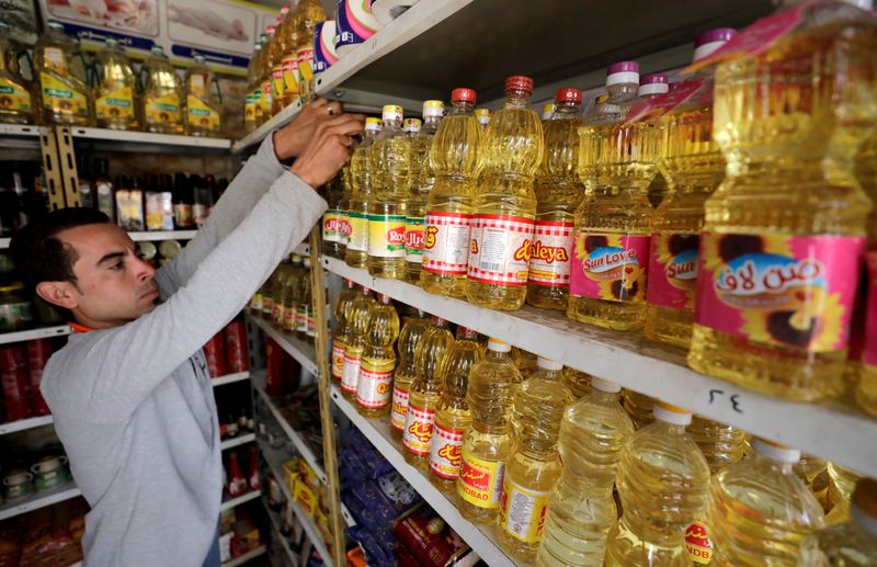 هيئة السلع التموينية في مصر تطرح ممارسة لشراء زيت طعام محلي