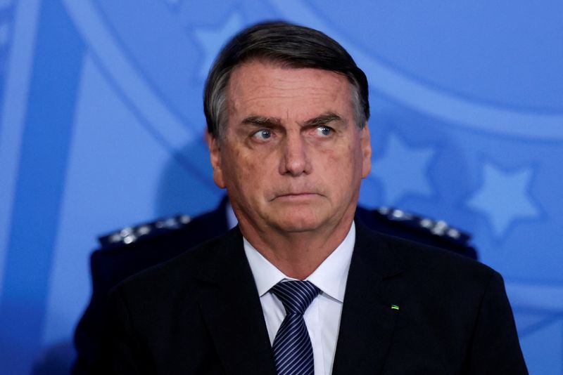 Bolsonaro reitera intenção de manter auxílio de R$ 600, mas não diz como