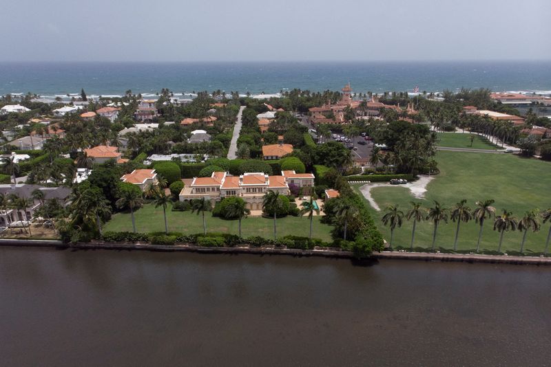 &copy; Reuters. FILE PHOTO: An aerial view of former U.S. President Donald Trump's Mar-a-Lago home after Trump said that FBI agents raided it, in Palm Beach, Florida, U.S. August 9, 2022.  REUTERS/Marco Bello/File Photo