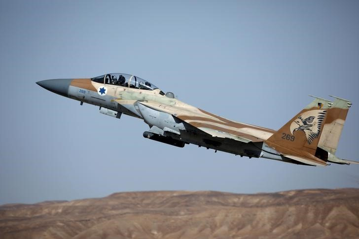 Israel ataca objetivos iraníes cerca de las bases rusas del Mediterráneo: fuentes