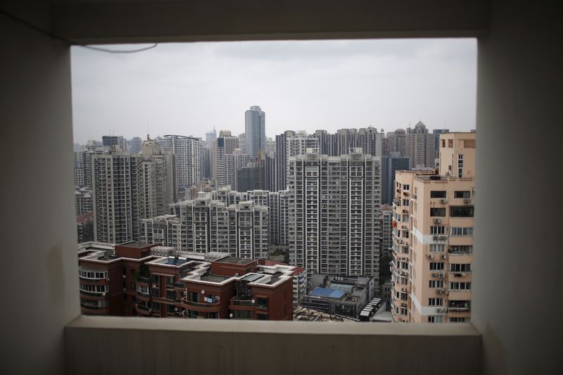&copy; Reuters. FILE PHOTO: Buildings of a residential compound are seen in Shanghai, China, March 17, 2016. REUTERS/Aly Song