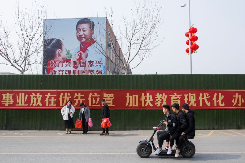 &copy; Reuters. 　中国国家統計局の報道官は１５日、７月の主要経済指標発表後の会見で、国内経済は７月は回復の勢いが鈍ったと指摘する一方で、さまざまな困難に緒面しながらも底堅さを保っていると