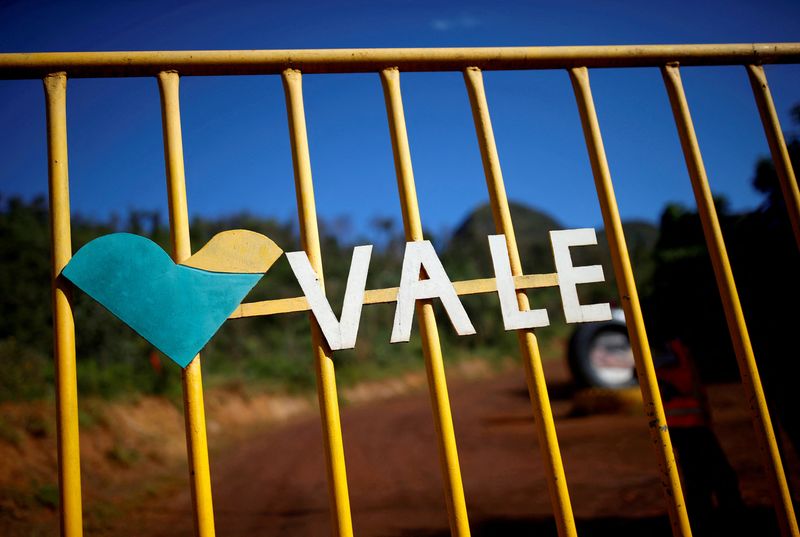 &copy; Reuters. FILE PHOTO: The logo of the Brazilian mining company Vale SA is seen in Brumadinho, Brazil January 29, 2019.  REUTERS/Adriano Machado/File Photo
